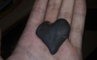 sirds formas akmens kā veiksmes talismans